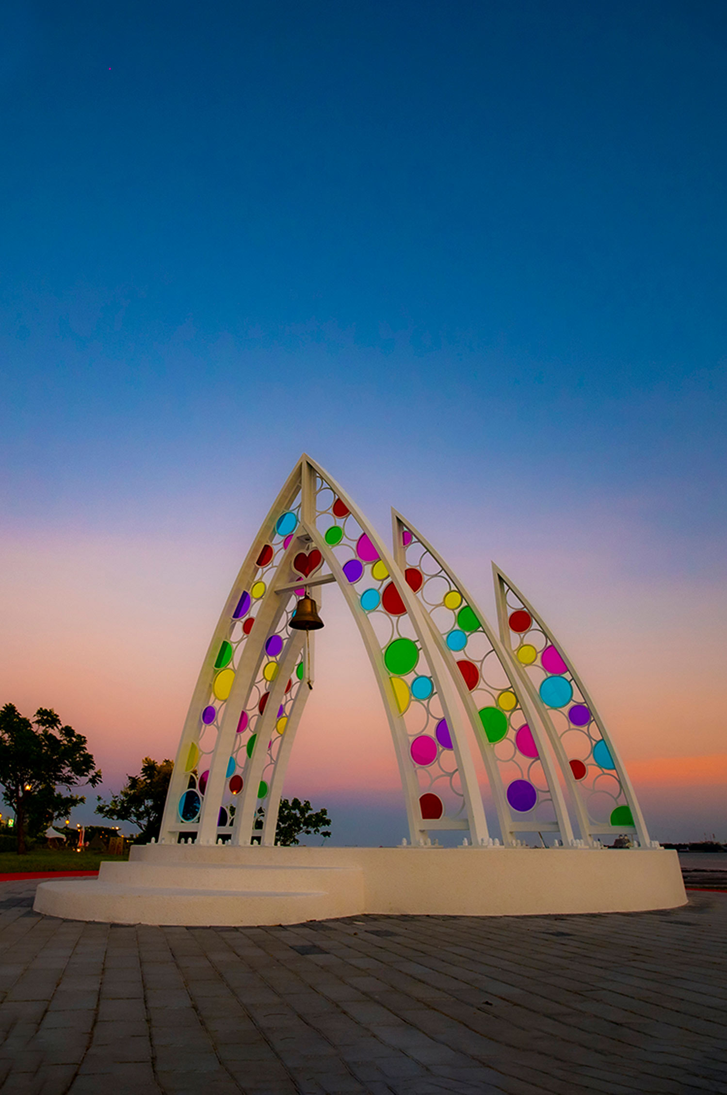 八里左岸_高灘結婚藝術裝置_riverside art installation